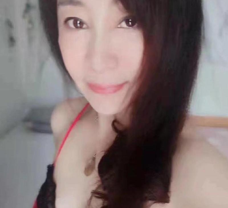 体验中尺丝袜美女