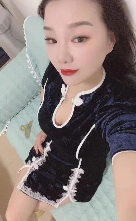 娜娜很骚很白