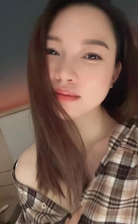 舌头很软的美女