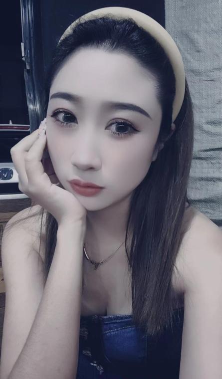 小美妇越秀依娜